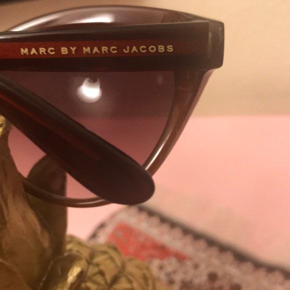 VGUC Marc by Marc Jacobs Cat Eye Sunnies - Picture 3 of 4